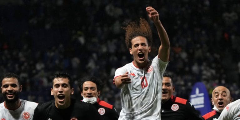 Bintang-United-Hannibal-meraikan-kemenangan-trofi-kerjaya-pertama-dengan-Tunisia